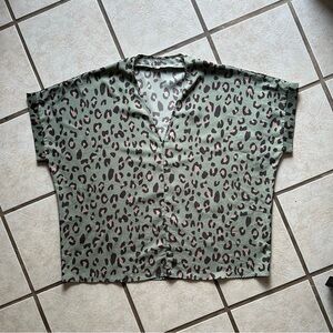 JODIFL Olive and Brown Animal Print Top size 3x EUC